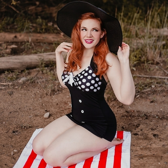 Meet your Posher, Lauren - Picture 3 of 9